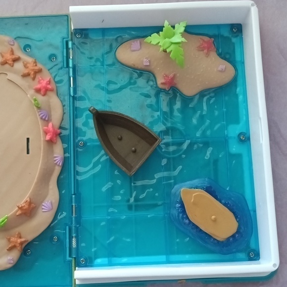 Disney Parks Ariel storybook playset in a book comes with Sebastian - Picture 8 of 16